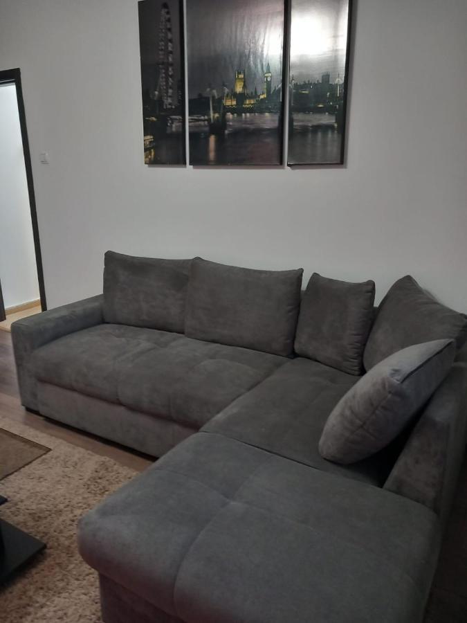 New Apart Apartment Fagaras Luaran gambar